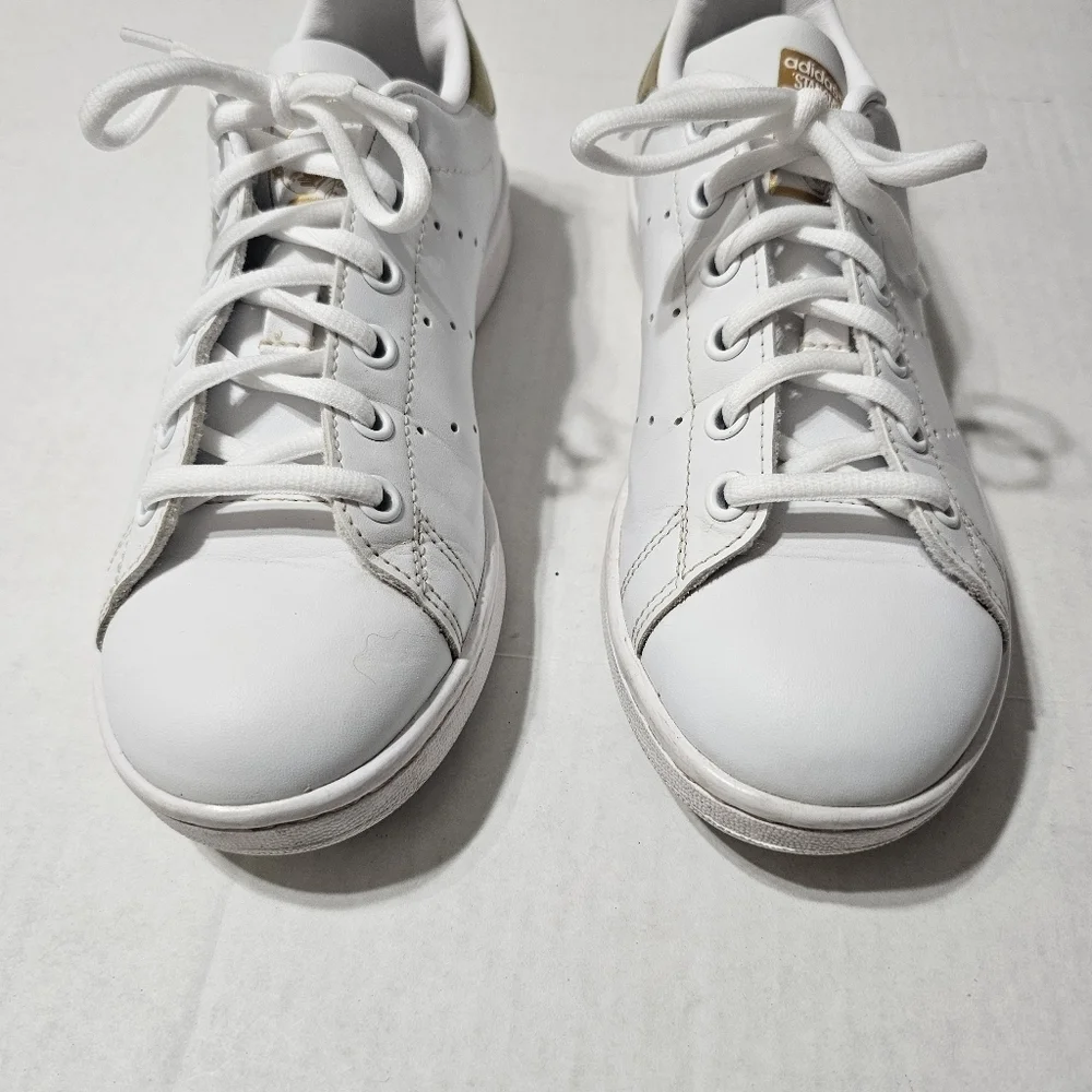 ADIDAS Originals Stan Smith Sneakers in White/Metallic Gold Size 5